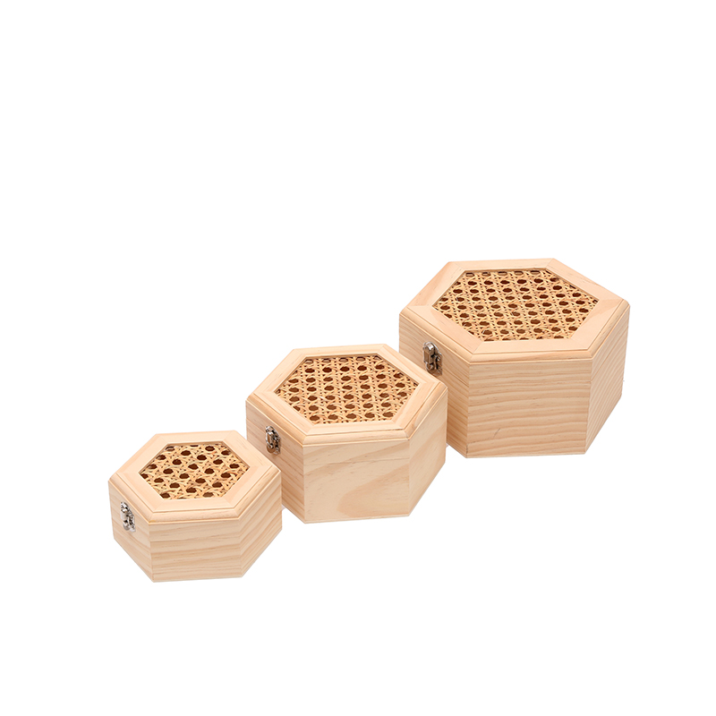 鏤空木盒 - 副本.JPG